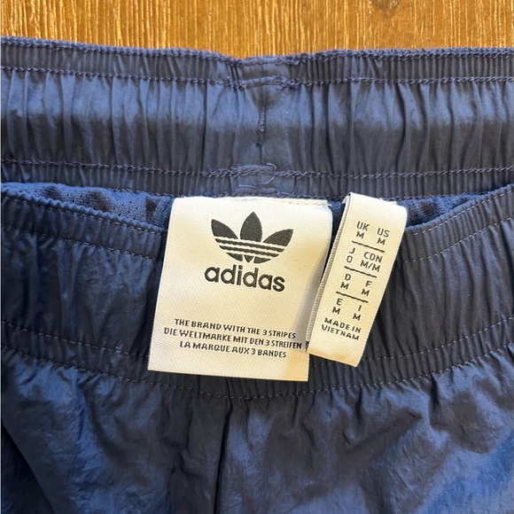 ADIDAS MENS windbreaker joggers (medium) - Picture 3 of 4